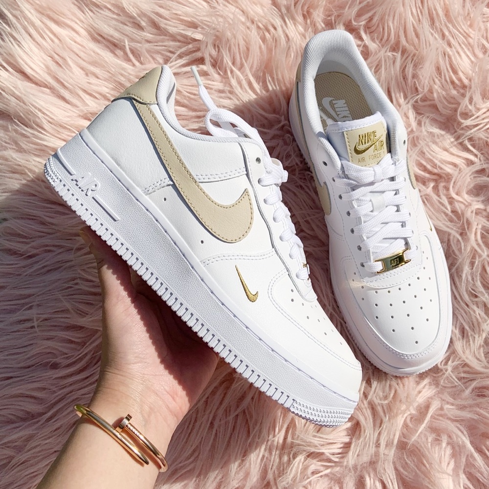 New Nike Women’s Air Force 1 Gold Accents Rare